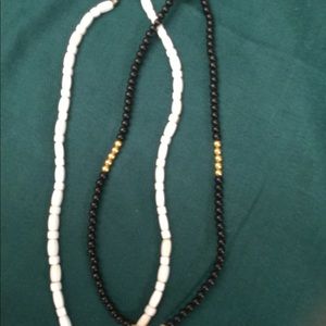 1 BLACK, 1 WHITE SHORT NECKLACE  🌟